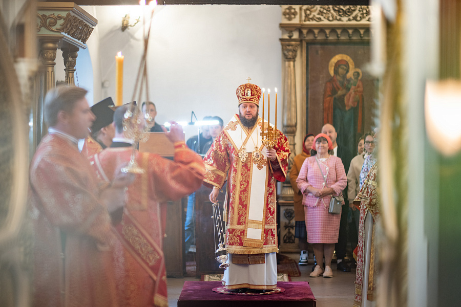 Архиерейское богослужение в храме Воскресения Словущего села Битягово г.о. Домодедово